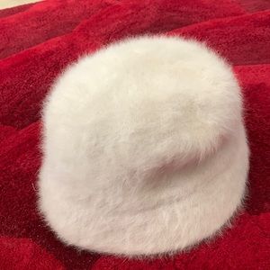 Hat fuzzy cream color